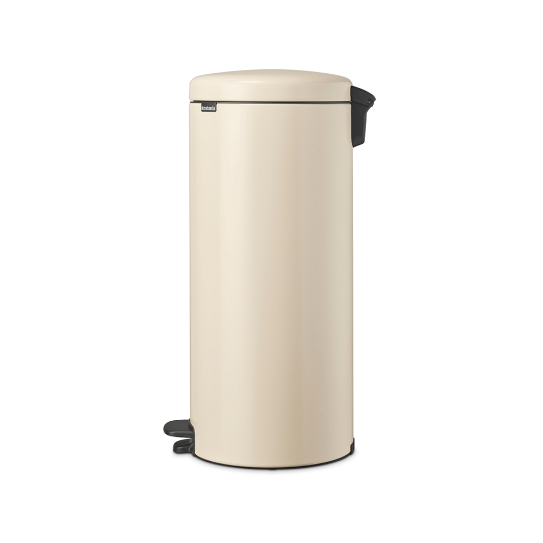 NewIcon Pedal Bin, 30L Soft Beige 8710755149962 Brabantia 96dpi 1000x1000px 7 NR 27504