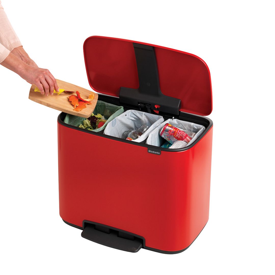 Bo Pedal Bin, 3 x 11L Passion Red 8710755121029 Brabantia 1000x1000px 7 NR 12917