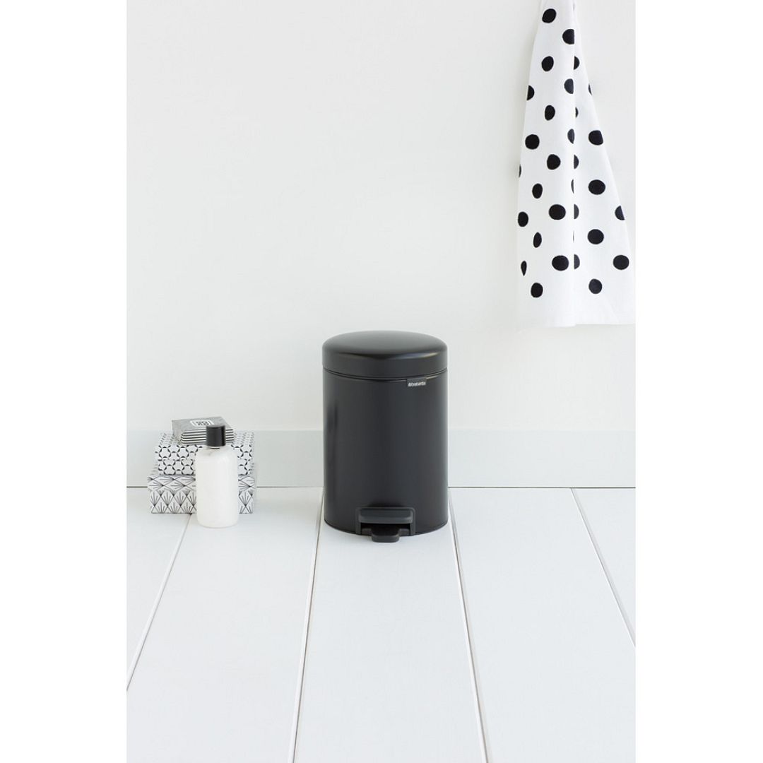 Pedal Bin newIcon, 3L Matt Black 8710755113321 Brabantia 1000x1000px 7 NR 2853