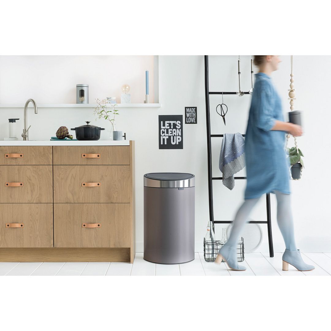 Touch Bin New, 40L Platinum 8710755114885 Brabantia 96dpi 1000x1000px 7 NR 13330