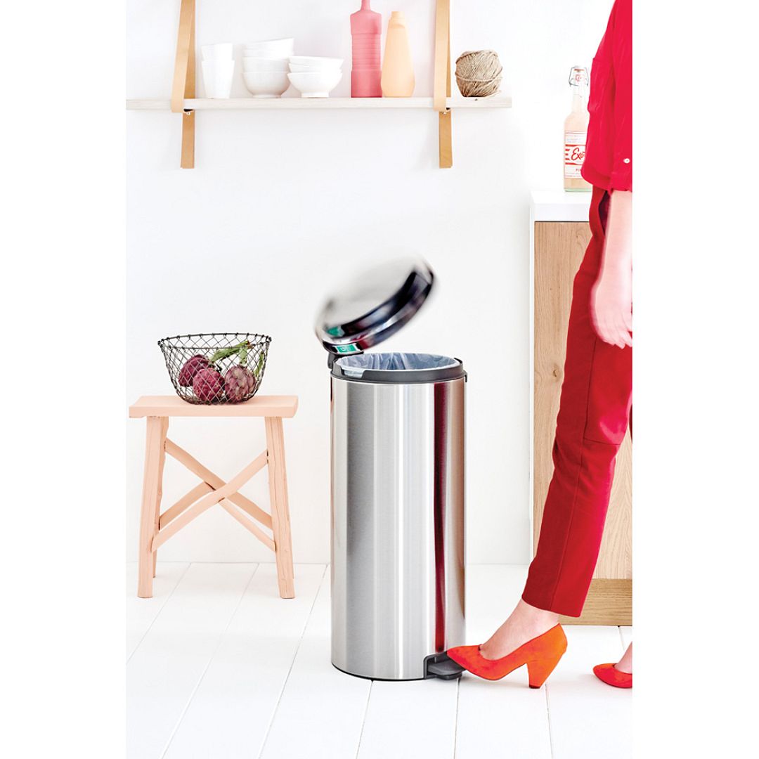 Pedal Bin newIcon, 30L Matt Steel Fingerprint Proof 8710755111822 Brabantia 1000x1000px 7 NR 2786