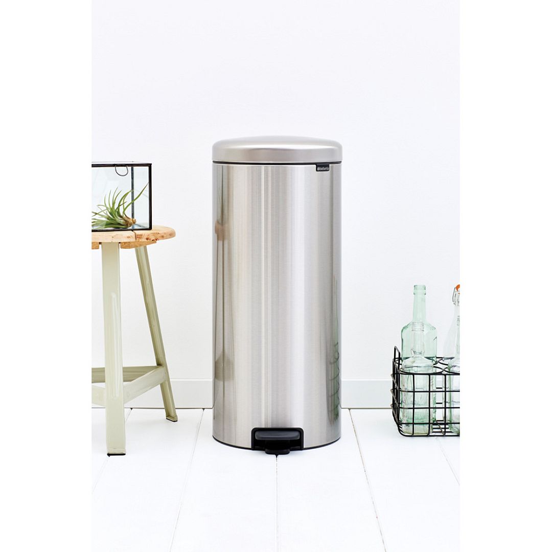 Pedal Bin newIcon, 30L Matt Steel Fingerprint Proof 8710755111822 Brabantia 1000x1000px 7 NR 2782