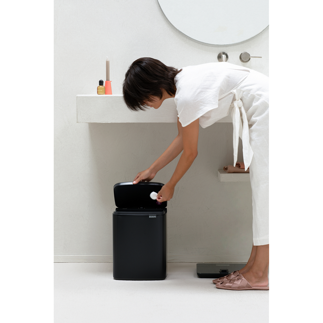 Bo Waste Bin, 12L Matt Black 8710755230363 Brabantia 96dpi 1000x1000px 7 NR 30634