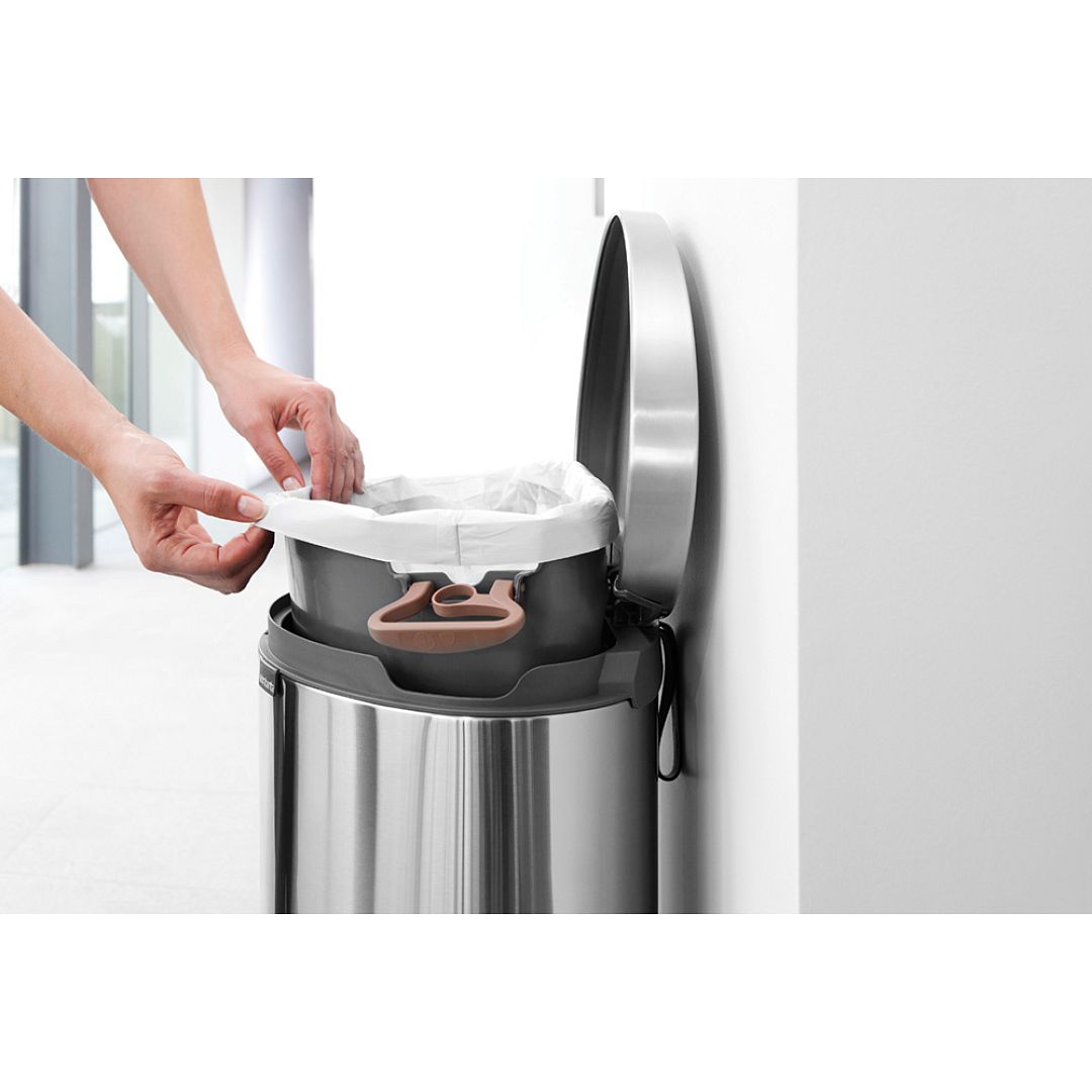 Pedal Bin FlatBack+, 40L Matt Steel Fingerprint Proof 8710755482021 Brabantia 1000x1000px 7 NR 5956