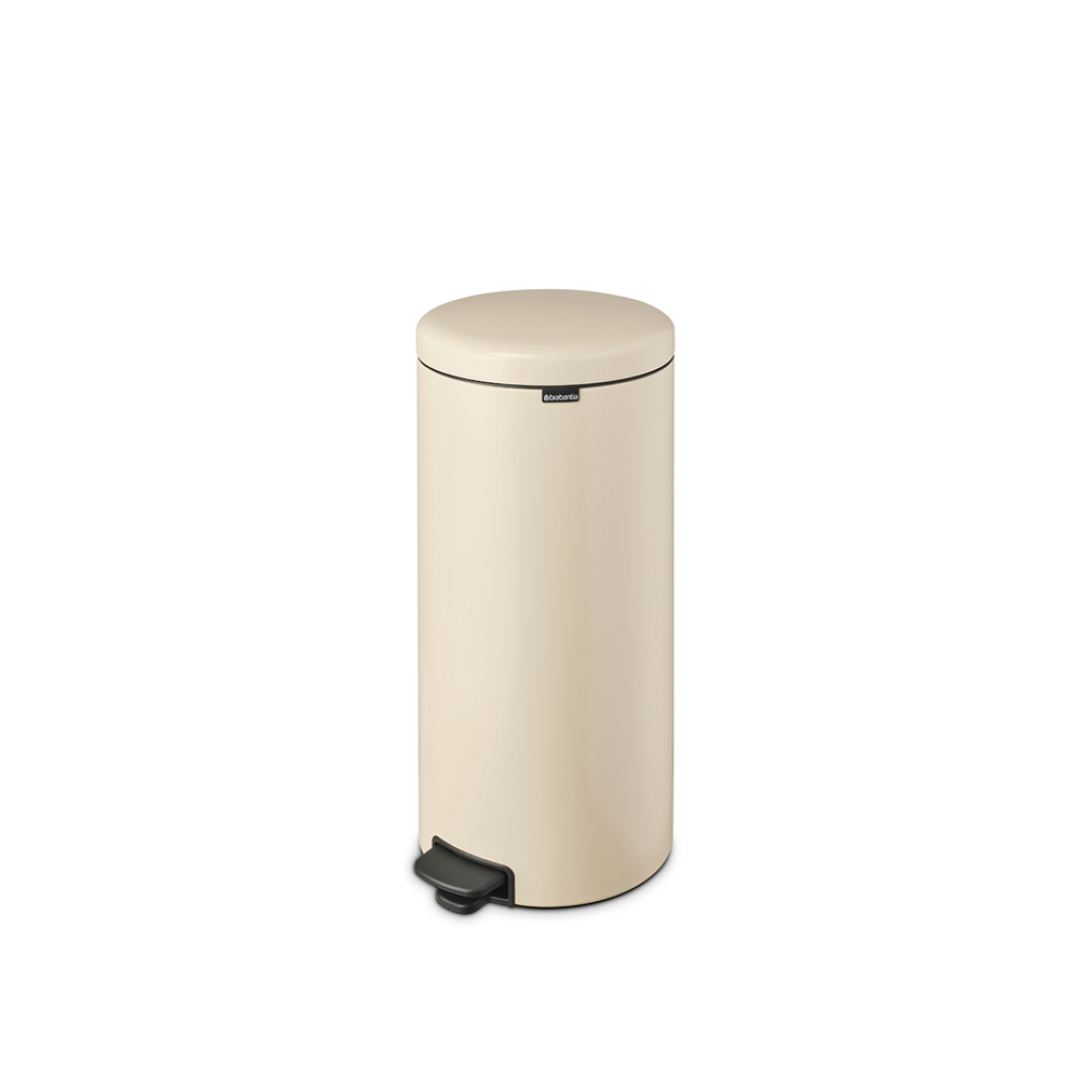 NewIcon Pedal Bin, 30L Soft Beige 8710755149962 Brabantia 96dpi 1000x1000px 7 NR 27499