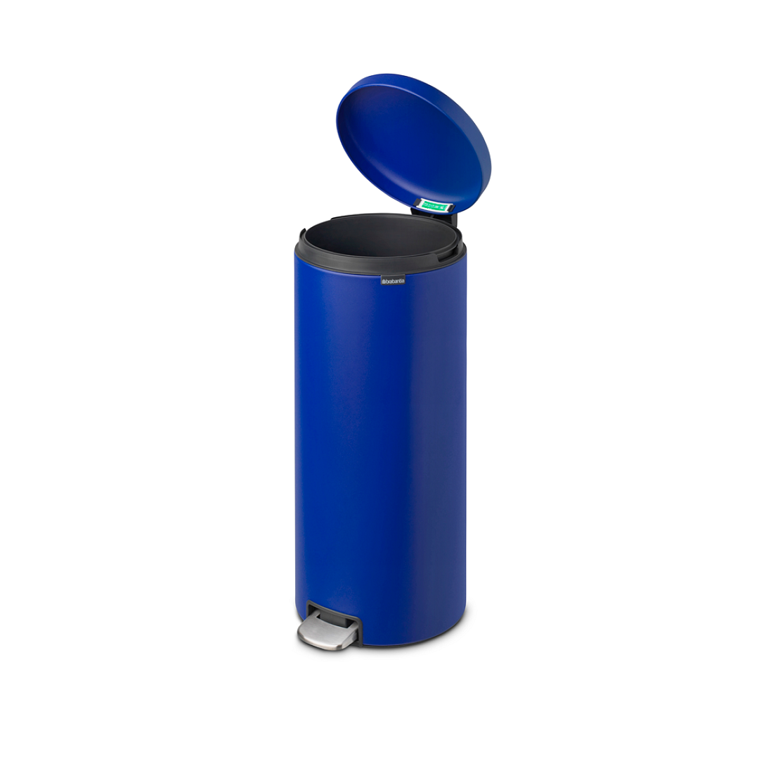 NewIcon Pedal Bin, 30L Mineral Powerful Blue 8710755207945 Brabantia 96dpi 1000x1000px 7 NR 26645