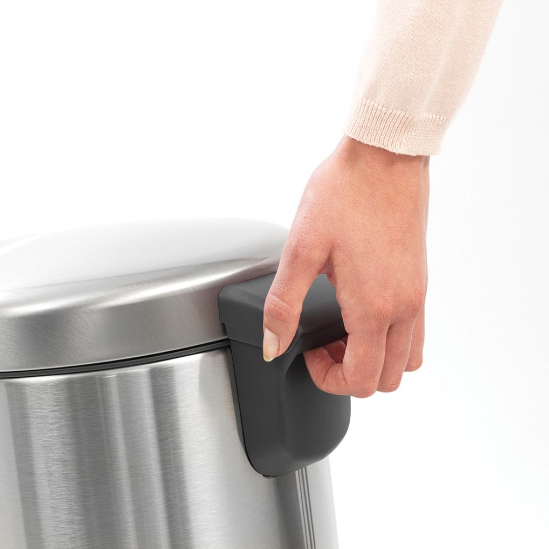 Pedal Bin newIcon, 12L Matt Steel Fingerprint Proof 8710755112041 Brabantia 1000x1000px 7 NR 3663